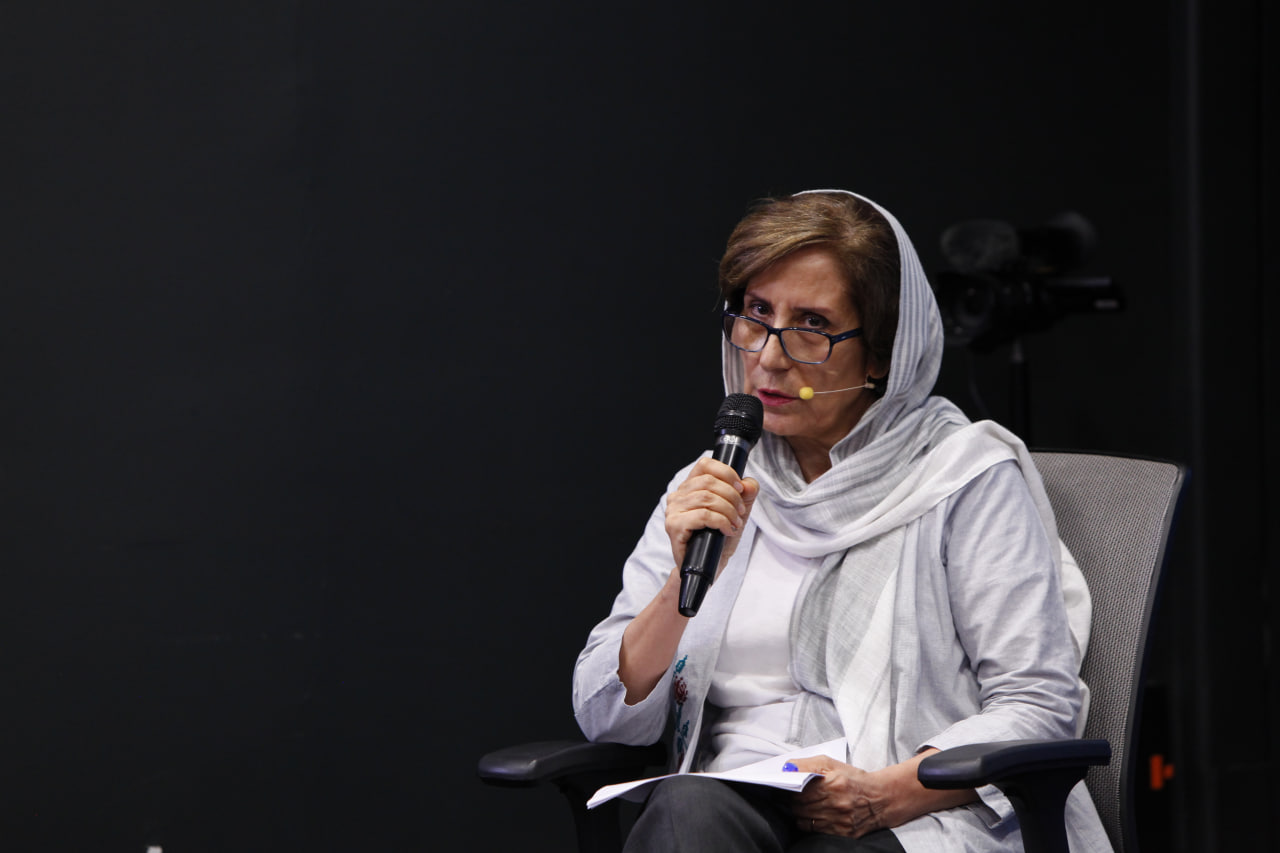 افخم صباغ‌نوین، بنیان‌گذار موسسه توامندسازی مهروماه
